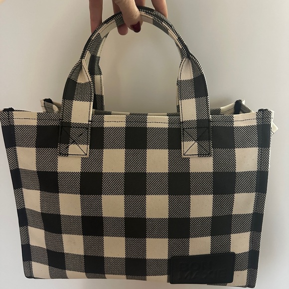 Elegant Checkered Tote Bag - Black and Cream - Picture 4 of 10